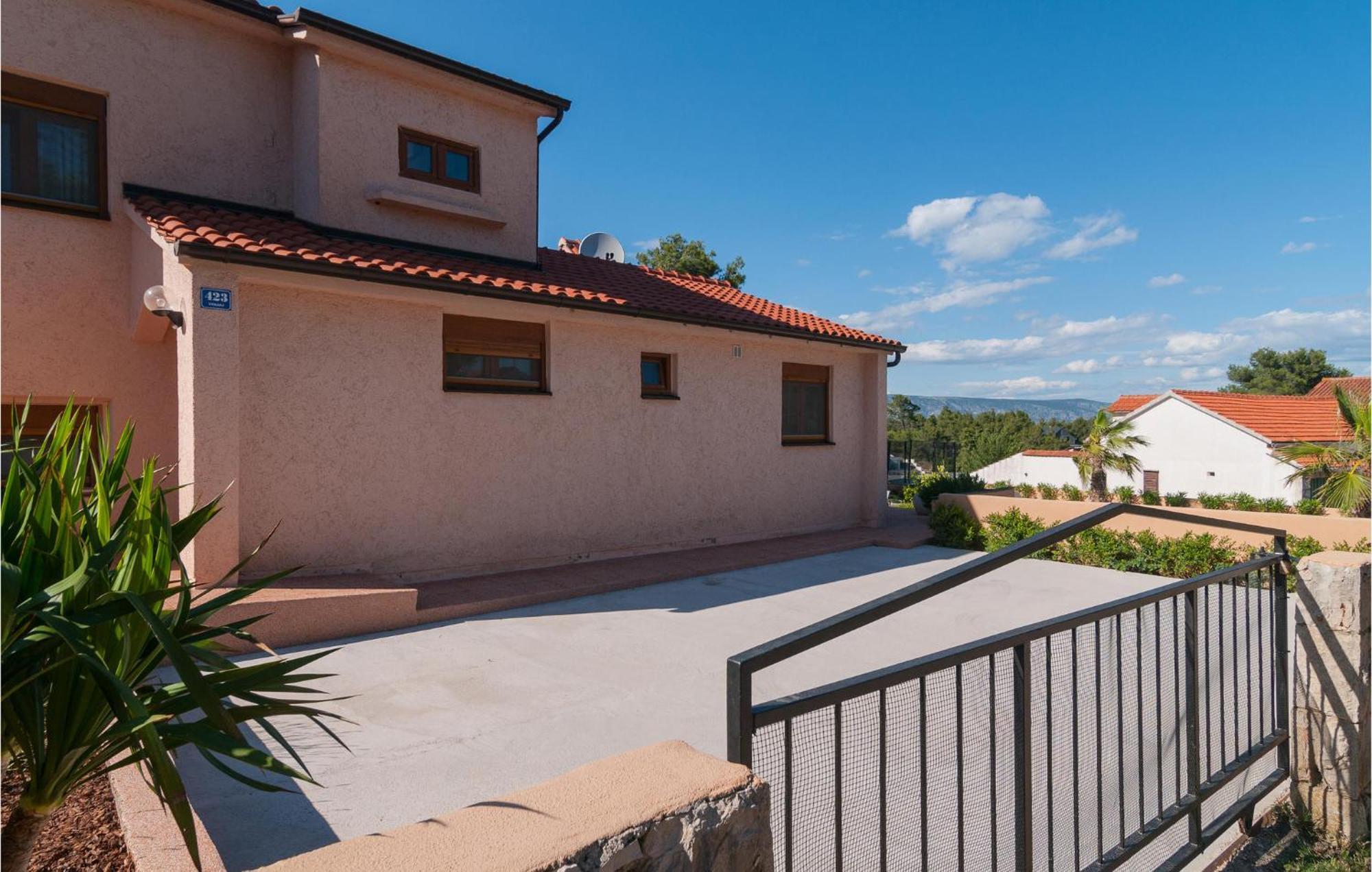 Cozy Home In Mudri Dolac With Kitchen Basina Bagian luar foto